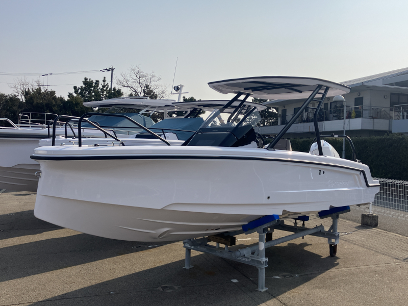 AXOPAR 22 T-Top 即納　展示未登録新艇（25ft/7.8m）