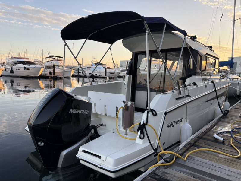 PARKER 760 Quest 即納中古艇(26ft/7.99m)