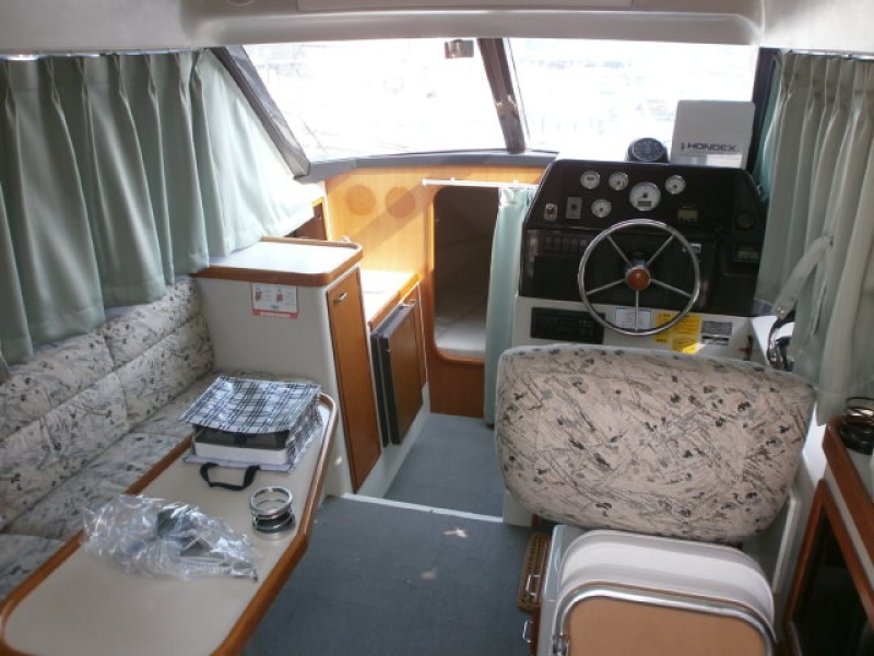 ヤマハ PC-27 ボルボD-300エンジン平成27年に換装 中古艇 香川 ヤマハ PC-27 ボルボD-300エンジン平成27年に換装 中古艇 香川