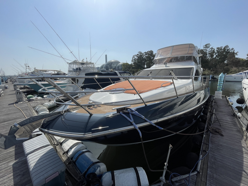 アジムット 60 Flybridge 