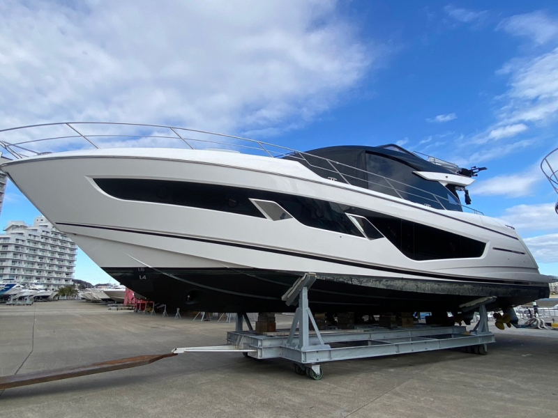 サンシーカー 65 SPORT YACHT Twin Volvo Penta IPS 1350　2024年モデル新艇
