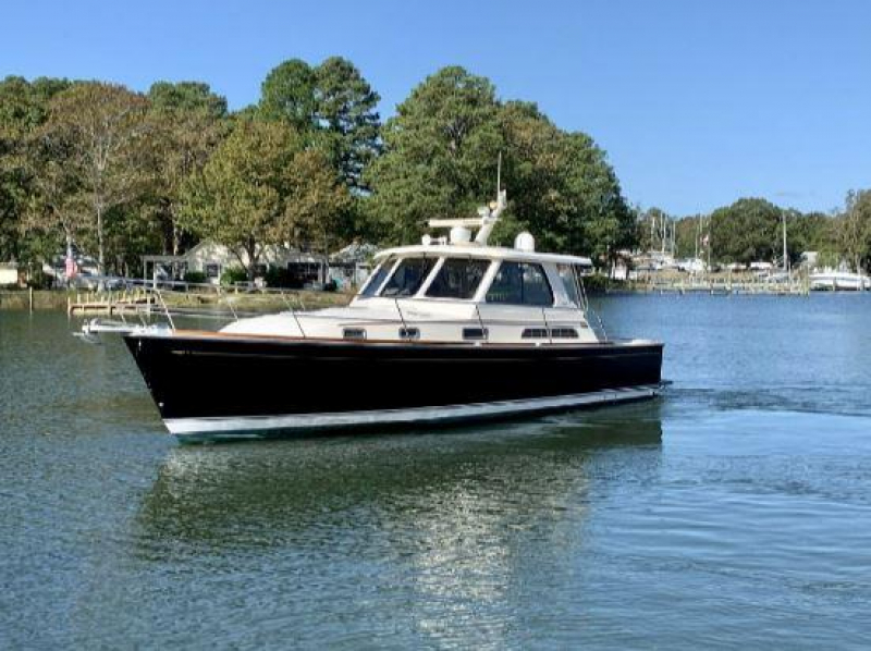 グランドバンクス Sabre 38 中古艇　(係留地：USA）
