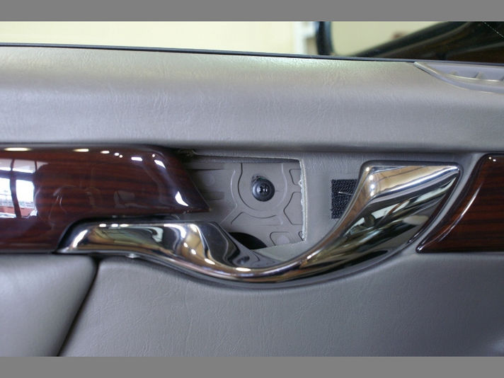 ☆01年 キャデラック ドゥビル パワーウィンドーレギュレーター交換☆