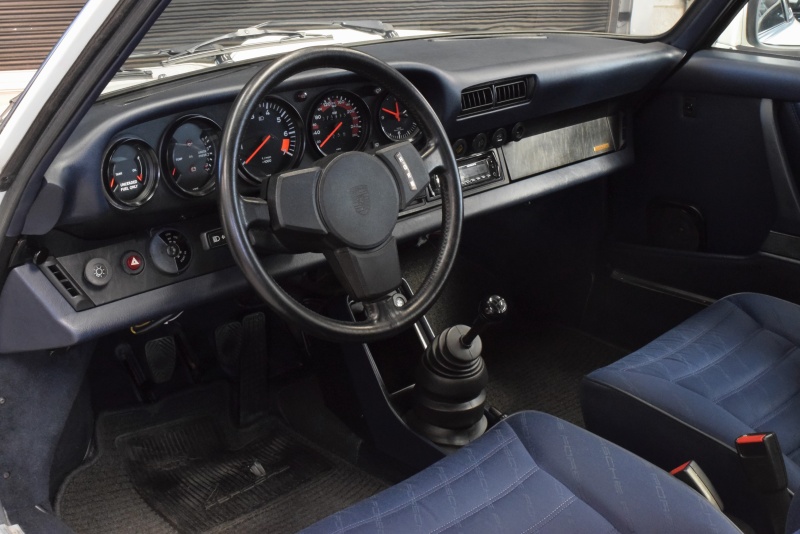 ポルシェ オーナーズマニュアル本国(ドイツ)911turboCarrera930 ポルシェ 911(Type930) Carrera 3.2 5MT ﾃﾞｨｰﾗｰ車 中古車 情報