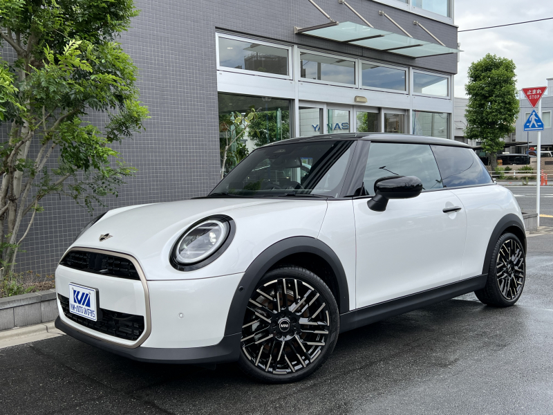 MINI(ミニ) ミニ クーパーC FavouredTRIM Mパッケージ オプション18アルミ