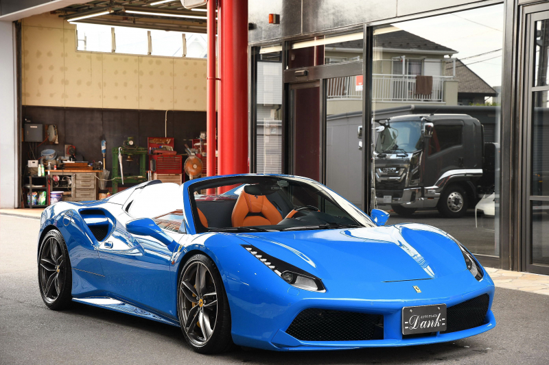 フェラーリ 488スパイダー ディーラー車　麻布店展示車両