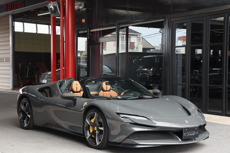フェラーリ SF90 スパイダー ディーラー車　1オーナー　延長保証加入車輌