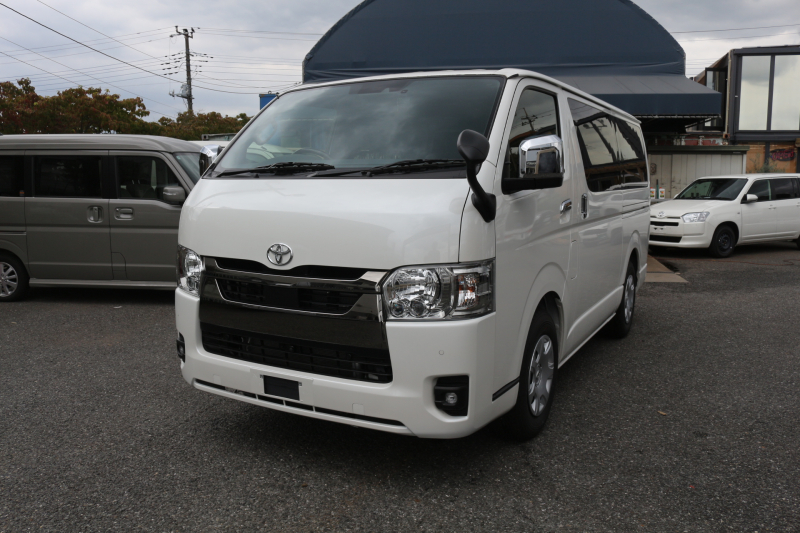 トヨタ ハイエース スーパーGL　2000G　2WD　8人乗り5ナンバーワゴン乗用登録　登録済未使用車