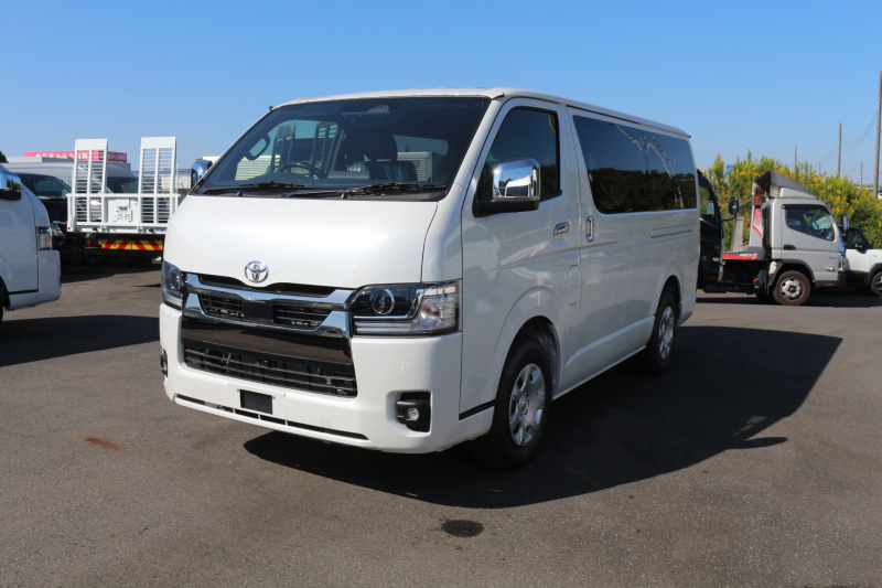 トヨタ ハイエース スーパーGL　ダークプライムⅡ　2800ディーゼル　2WD　7/8人乗り3ナンバーワゴン乗用登録　9型新車