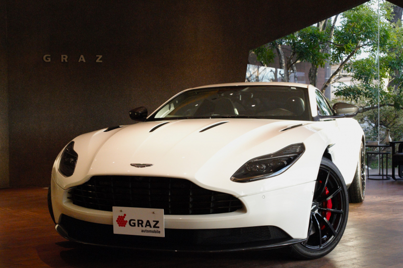 アストンマーティン DB11 AMR　カーボンミラーキャップ　全周囲カメラ