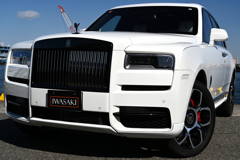 ロールスロイス カリナン 超希少モデルロールスロイスブラックバッチカリナン正規ディーラー法人禁煙屋根保管左ハンドルOP多数シューティングスターヘッドライナーリアモニタービスポークオーディオシステムF&Rベンチレーションシートブラックバッチ専用22インチアルミマッサージシートホワイト＆ブラックコンビ本革等豪華装備多数必見！！