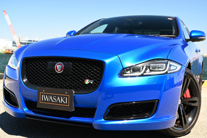 ジャガー XJR 超希少コレクターズ物後期最終日本限定20台ジャガーXJR575ファイナルエディション正規ディーラー車法人1オナ禁煙車新車時より全ディーラー徹底整備特注カラーSVOヴェロシティブルー＆575専用インテリアメリディアンオーディオカーボンインテリア純正ナビ地デジBカメラ超専用21インチ豪華装備多数お探しのお客様必見です！！