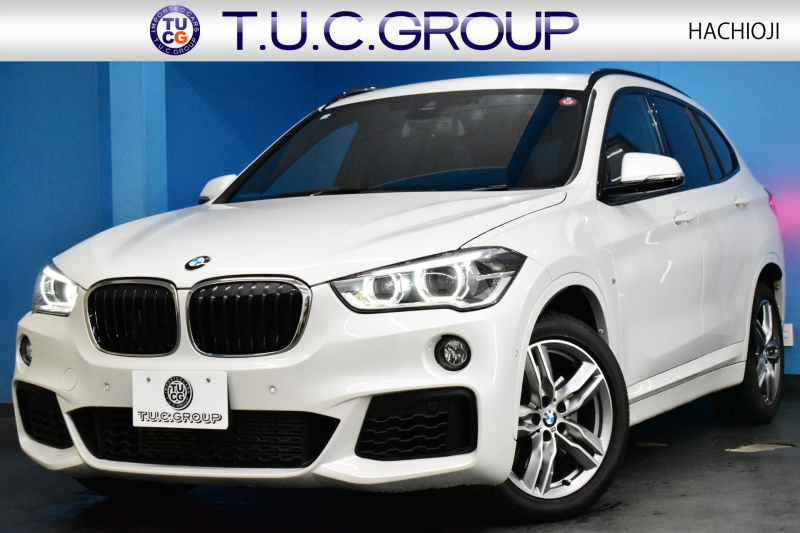 BMW X1 Xdrive25i  Mｽﾎﾟｰﾂ 中期 4WD 高出力 有償ｶﾗｰ「ﾐﾈﾗﾙﾎﾜｲﾄﾊﾟｰﾙ」 ｺﾝﾌｫｰﾄP 追従ACC ﾋｰﾀｰ付電動黒革 ﾀｯﾁﾊﾟﾈﾙHDDﾅﾋﾞBｶﾒﾗ Pｱｼｽﾄ 衝突軽減B 車線逸脱&歩行者警告 電動Rｹﾞｰﾄ 18AW 2年保証