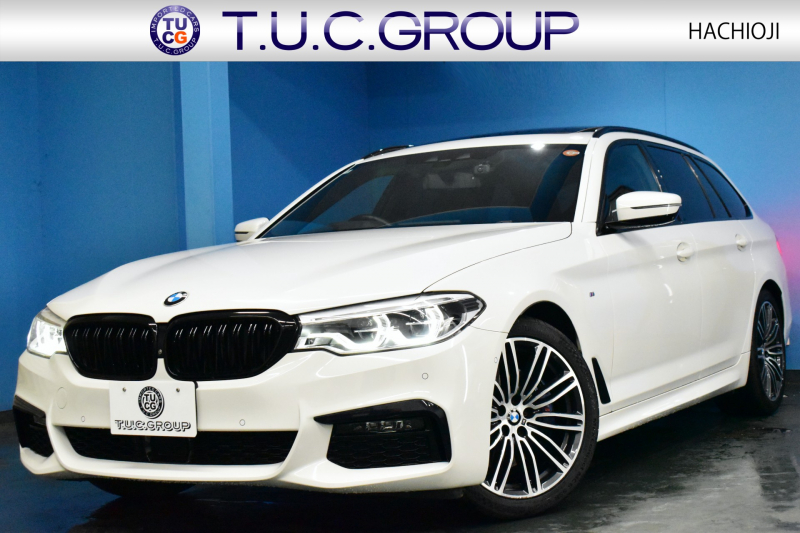 BMW 5シリーズ 530iﾂｰﾘﾝｸﾞ Mｽﾎﾟｰﾂ 型式変更後(JT20) ｾﾚｸﾄP 全面液晶ﾒｰﾀｰ ﾊﾟﾉﾗﾏｻﾝﾙｰﾌ ﾊｰﾏﾝｶｰﾄﾞﾝ LEDﾍｯﾄﾞﾗｲﾄ 全席ﾋｰﾀｰ付黒革 追従ACC HUD ﾀｯﾁﾊﾟﾈﾙHDDﾅﾋﾞ 全周囲ｶﾒﾗ3Dﾋﾞｭｰ Pｱｼｽﾄ 車線変更&逸脱&歩行者警告 衝突軽減B 19AW 電動Rｹﾞｰﾄ 社外ﾜｲﾔﾚｽ充電 2年保証