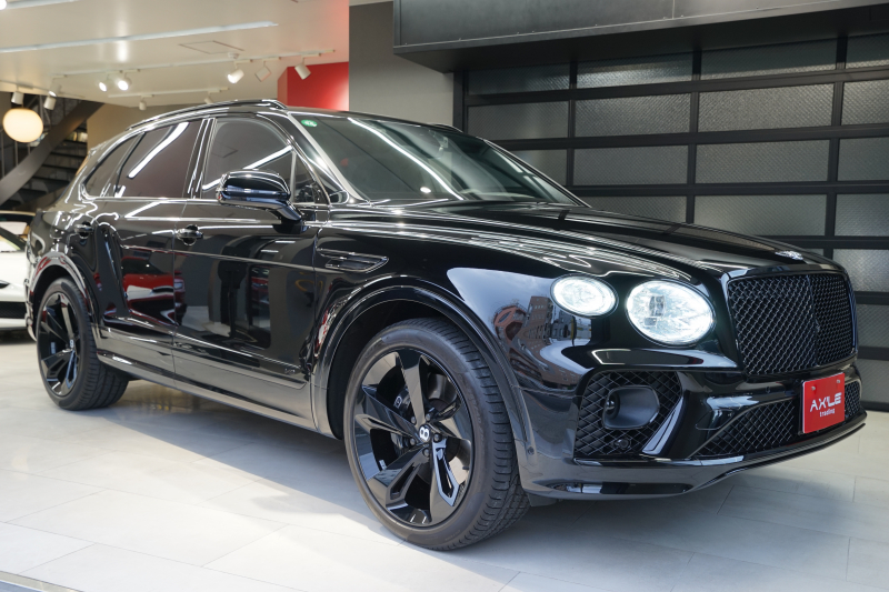ベントレー ベンテイガ V8　ブラックインスペック　マリナードライビングスペック　パノラマスライディングルーフ　ツーリングスペック　ディーラー車