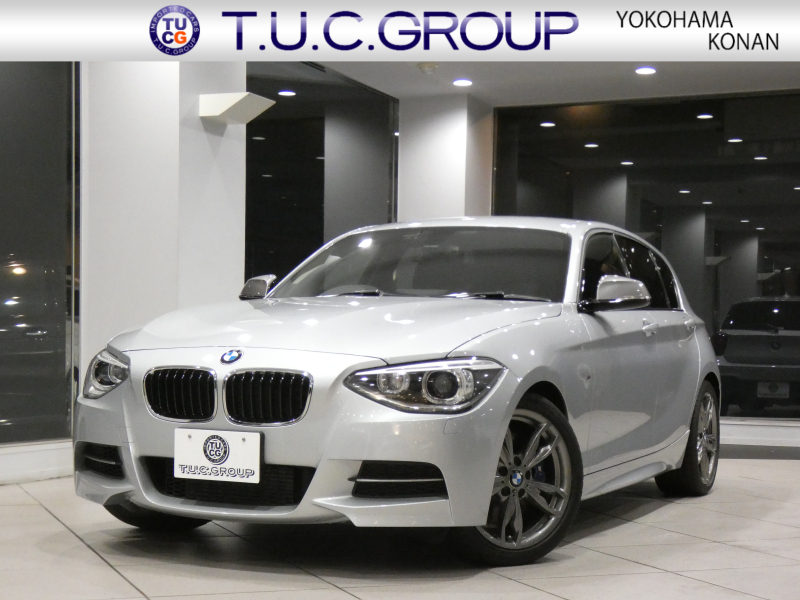 BMW 1シリーズ M135i ﾊﾟｰｷﾝｸﾞｻﾎﾟｰﾄPKG　ｺﾝﾌｫA 黒革 ﾋｰﾀｰ iDriveﾅﾋﾞ(CIC) BTｵｰﾃﾞｨｵ ☆Bｶﾒﾗ Rｾﾝｻｰ ｷｾﾉﾝ 専用ｴｸｽﾃﾘｱ&18AW 326ps　2年保証