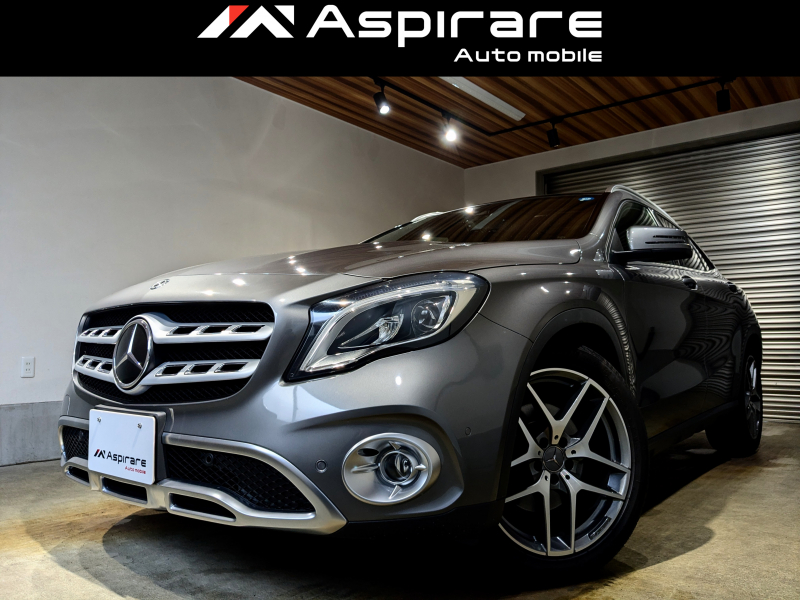 メルセデスベンツ GLA GLA220　4マチック　プレミアムパッケージ　パノラマサンルーフ　ブラックレザーシート　シートヒーター　ハーマンカードンサウンド　レーダーセーフティーパッケージ　アンビエントライト