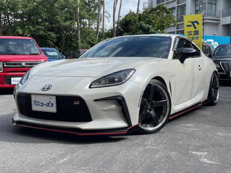 トヨタ GR86 SZ　BLITZ3連メーター　社外マフラー　アルミ　エアロ　9インチ社外ﾅﾋﾞ　