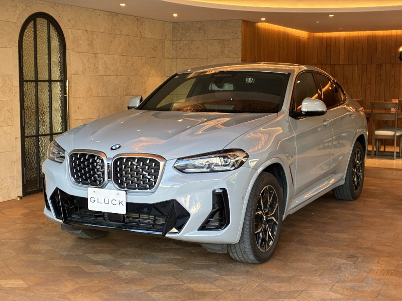 BMW X4 xドライブ20d Mスポーツ 4WD　xDrive　20d　Mスポーツ　レザーシート　19インチAW　アクティブクルーズコントロール　ヘッドアップディスプレイ　パドルシフト　全周囲カメラ　前後センサー　アダプティブLED　衝突軽減　BSM