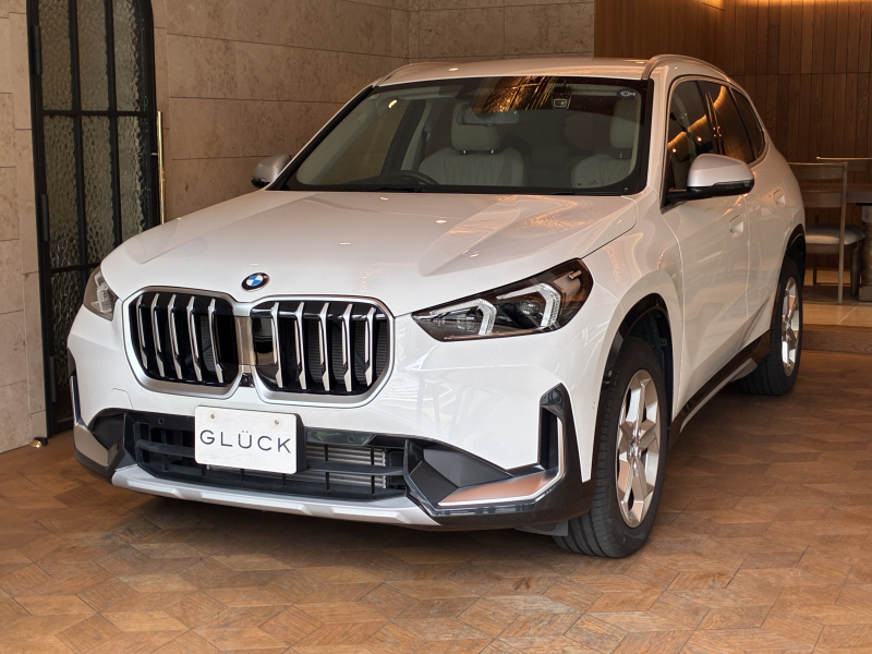 BMW X1 xドライブ20i xラインDCT 4WD  ワンオーナー　禁煙車 ハイラインパッケージ(ヴァーネスカ・レザーシート/haman kardon) 純正ナビ サラウンドビューカメラ　シートヒーター　純正ドラレコ　18インチ純正アルミホイール　AppleCarPlay