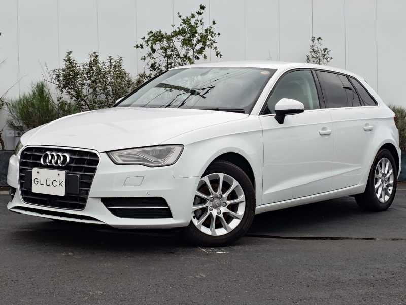 アウディ A3スポーツバック 1.4TFSI　1オーナー ナビ・コンビニエンスPkg 黒革 ACC リアビューカメラ パーキングシステム 電動シート 17インチAW オールウェザーライト フルセグ LEDライトPkg シフトパドル アドバンストキー レザーPkg シートヒーター
