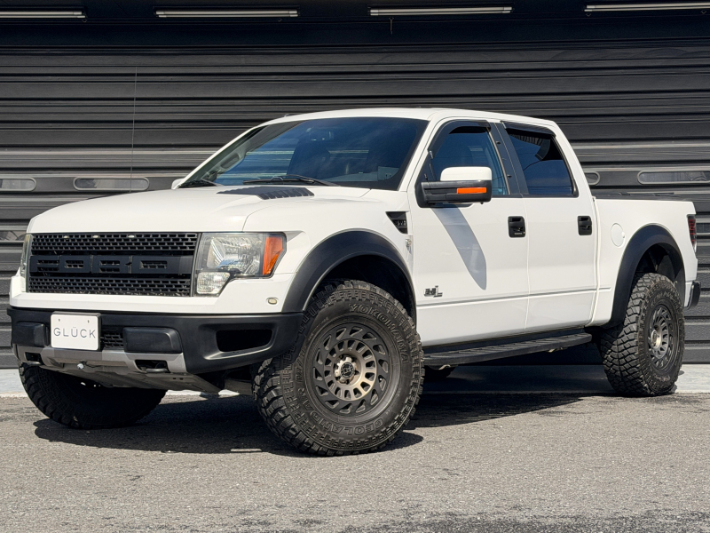 フォード F-150 SVT RAPTOR V8 6.2L 4WD 禁煙車 スライディングルーフ FOXサスペンション フロント・サイド・リアカメラ ROUSHマフラー BLACKRHINO17インチAW 純正マフラー トノカバー ヒータ＆クーラ付電動フロントシート ペダル位置調節コラム 社外ナビTV