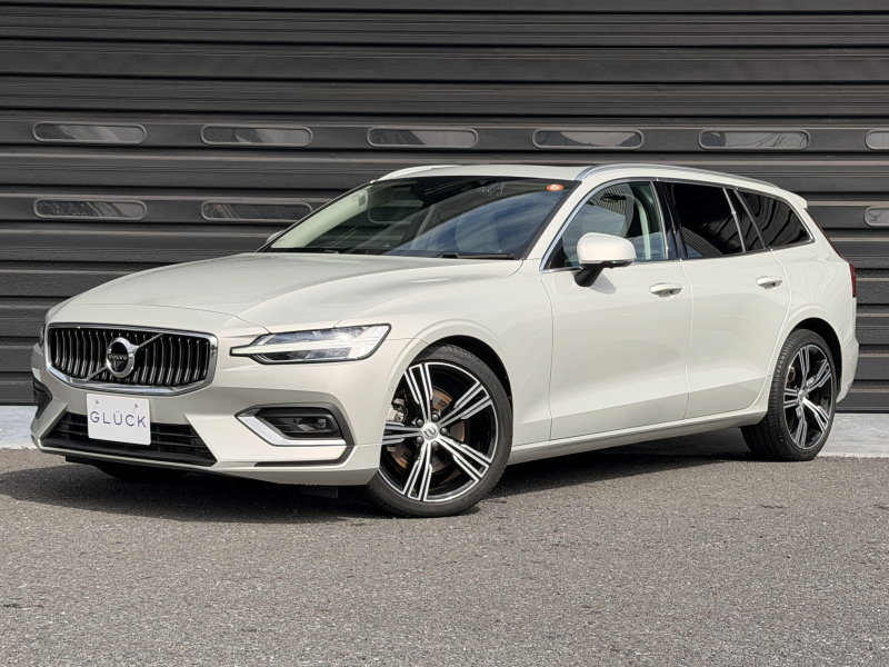 ボルボ V60 B5インスクリプション 1オーナー 禁煙車 Bowers＆Wilkinsオーディオ スライディングルーフ HUD ヒータ＆クーラー＆メモリー付フロント電動シート ヒーター付リアシート ステアリングヒーター ハンズフリーパワーテールゲート 純正19AW ACC