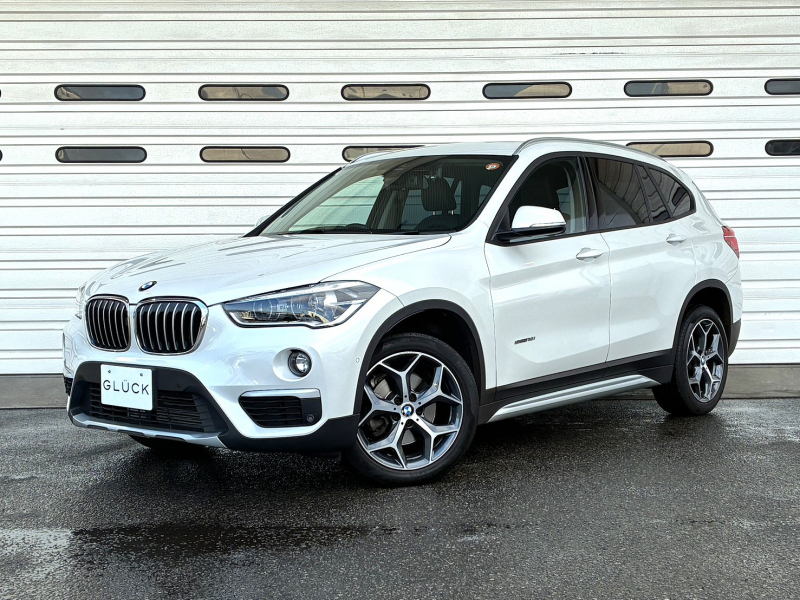 BMW X1 sドライブ18i xライン　ACC　18インチアロイ・ホイール　 ハーフレザーシート　 LEDヘッドライト　フロント・リアフォグランプ　　8.8インチディスプレイ　バックカメラ　ステアリングスイッチ 　本革巻きステアリング