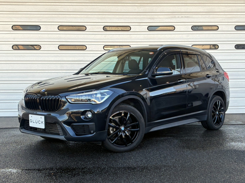 BMW X1 xドライブ18d 4WD   18インチ純正ブラックAW　ドライビング・パフォーマンス・コントロール　LEDヘッドライト　8.8インチ・コントロールディスプレイ　衝突回避・被害軽減ブレーキ　パーク・ディスタンス・コントロール  サンバイザー