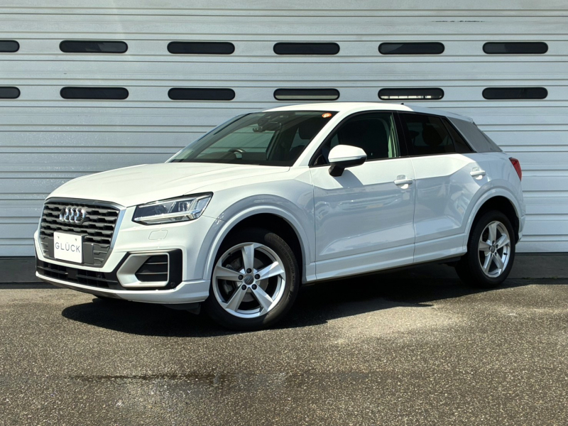 アウディ Q2 35 TFSI  シリンダーオンデマンド　スポーツ スポーツバンパー　　17インチアルミホイール　　　LEDヘッドライト　　ダイナミックターンインディケーター　　アウディドライブセレクト　　スポーツシート　　アルミニウムルックインテリア