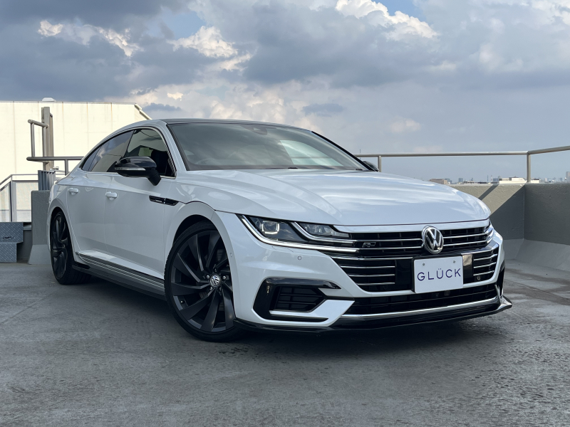 フォルクスワーゲン アルテオン TSI　4モーション　Rラインアドバンス　ラグジュアリーパッケージ　電動サンルーフ　DYNAUIOサウンドシステム　ACC　レーンキープアシスト　リヤトラフィックアラート　電動リアゲート