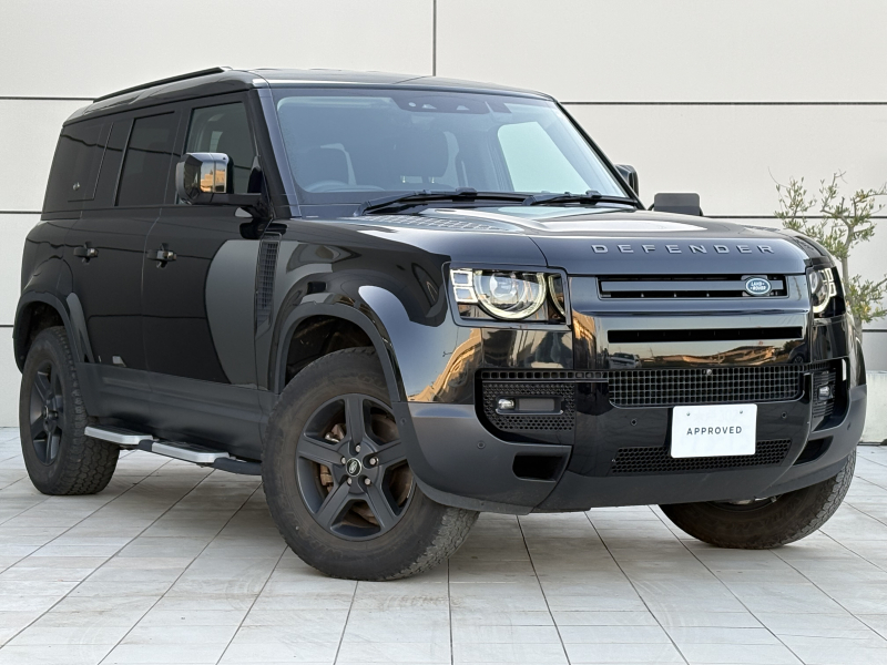 ランドローバー ディフェンダー 110 2.0L P300 4WD 1オーナー フィックスドサイドステップ 18インチスタイル5094サテンダークグレイホイール サントリーニブラック プライバシーガラス プレミアムLEDヘッドライト(シグネチャーDRL付) ブラックルーフレール
