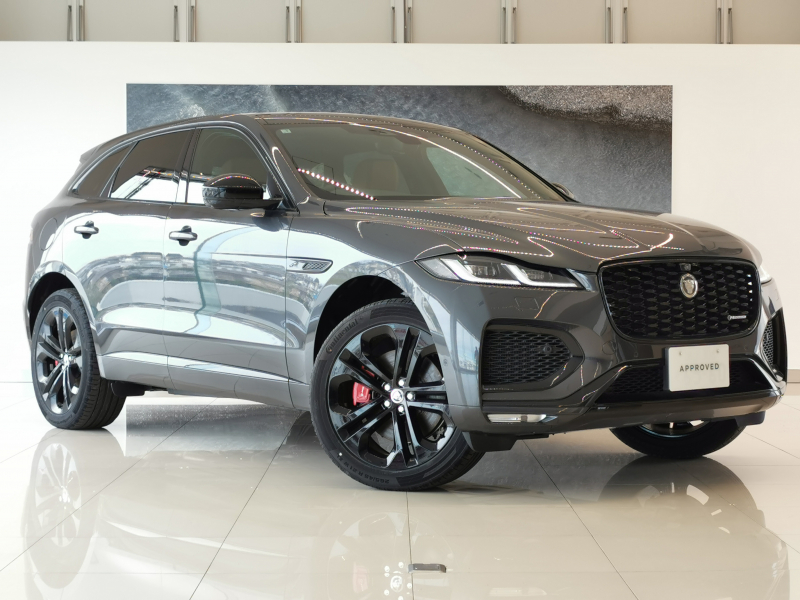 ジャガー F-PACE RダイナミックSE2.0L P400e 4WD　禁煙車　スライディングパノラミックルーフ　レッドブレーキキャリパー 21インチstyle5105 プライバシーガラス 電動コルチ　プレミアムメタリック コールドクライメートパック ハンドルヒーター リアシートリモートリリースレバー