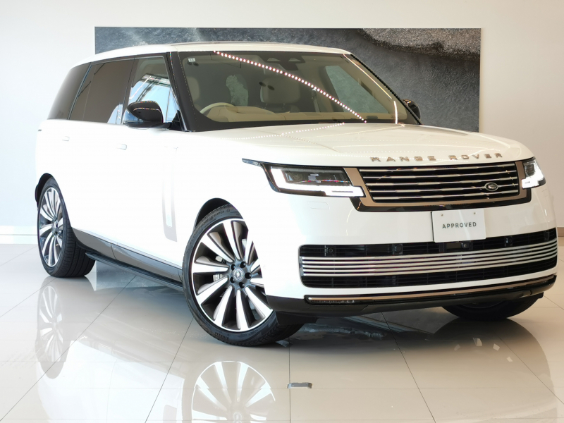 ランドローバー レンジローバー SV4.4L P615 LWB ワンオーナー SVカラー(アイシーホワイト) SVセレニティニアアニリンレザー SVセレニティエクステリア 23インチStyle1077 パノラミックルーフ プライバシーガラス ブラックブレーキキャリパー　電動サイドステップ 禁煙車 急速クーラーBOX 4ゾーンクライメートコントロール 全輪駆動 寒冷地仕様