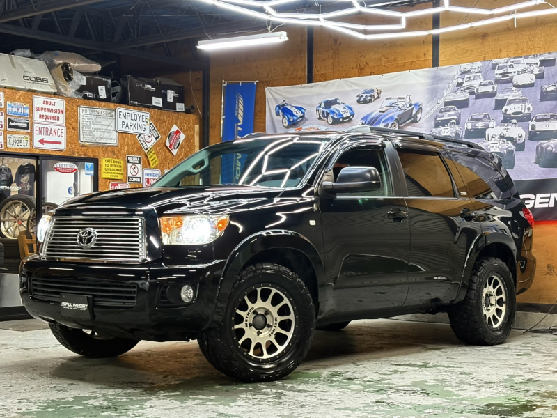 トヨタ(US) セコイア 新車並行　4WD　SR5　スポーツPKG　レザー　サンルーフ　20AW　オバフェン　ゼネラルグラバー　アルパインナビ　リアエンター
