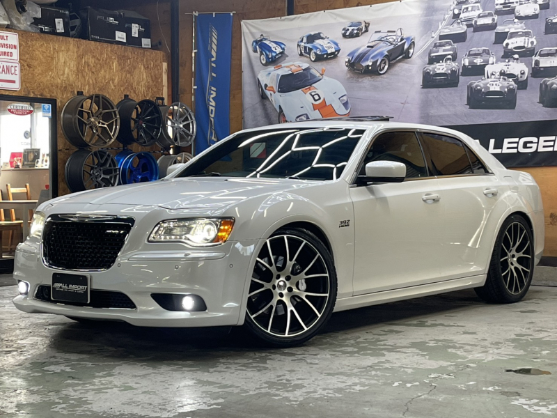 クライスラー 300 SRT8　CORSAマフラー　パノラミックルーフ　22AW　BSM　ナビ　