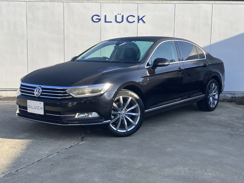 フォルクスワーゲン パサート TSIハイライン/禁煙車/黒革シート/パワーシート/シートヒーター＆エアコン/純正ナビ/全周囲カメラ/アダプティブクルーズ/電動パーキング/レーンキープ/衝突軽減/ドラレコ/レーダー探知機/