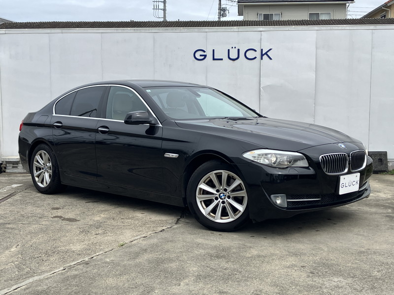 BMW 5シリーズ 523iハイラインパッケージ/弊店下取り車両/禁煙車/白革シート/パワーシート/純正ナビ/バックカメラ/クルーズコントロール/純正17AW/ETC/HIDライト/