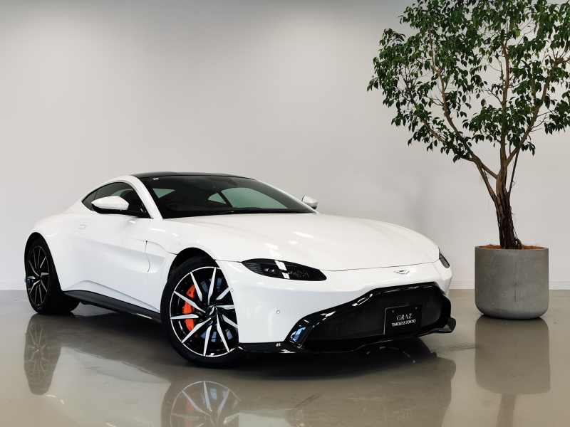 アストンマーティン ヴァンテージ 4.0L V8 RHD 2019MY  レザーカラーパレット オブシディアンブラック×カリフォルニアンポピー  エクステリアパック  ビビットオレンジキャリパー  Apple Car Play　ホワイトストーンインテリアトリム　ボディ同色リアディフューザー　マットブラックテールパイプ　認定中古車保証