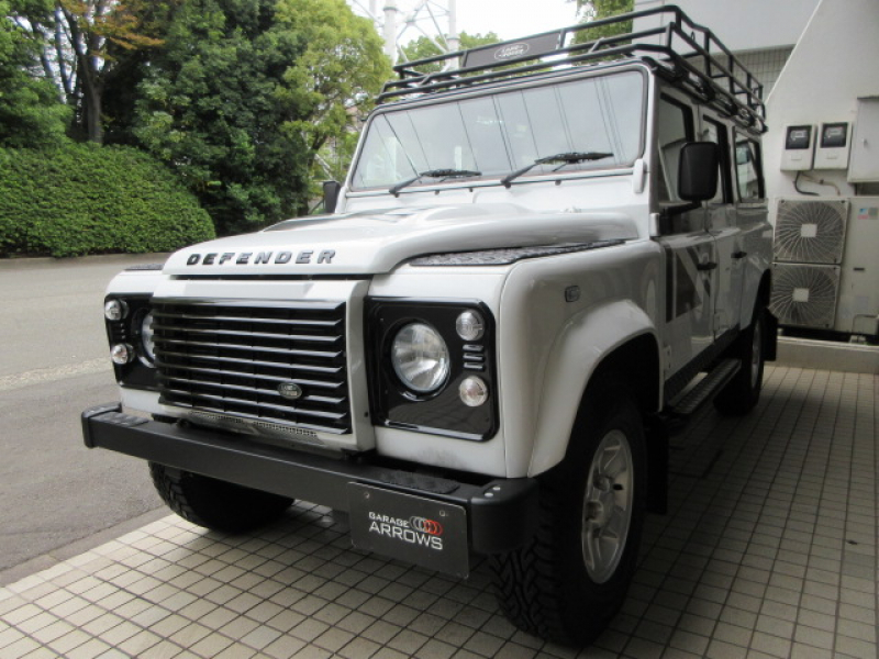 ランドローバー ディフェンダー 110SW 2.2Tdci XS 本革 純正Boostホイール 後期最終PUMAモデル 7人乗り AT換装済 Nox/Pm適合 3ナンバー Expeditionルーフラップ  プレミアムレザーシート フルカーペット施工 エボニーヘッドライナー 前後マッドフラップ XSサイドランナー 背面タイヤ 並行輸入車 右ハンドル 記録簿付