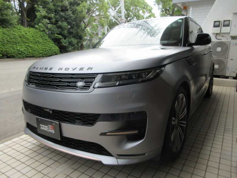 ランドローバー レンジローバーSPORT 3.0D MHEV D300 ダイナミックHSE 本革 パノラマR 純正ナビ 純正OP23AW 電動デプロイアブルサイドステップ SVO Bespokeエクステリアアップグレード プレミアムインテリアアップグレード ACC HUD 前後ドラレコ 純正OP多数 正規ディーラー車 右ハンドル 記録簿付