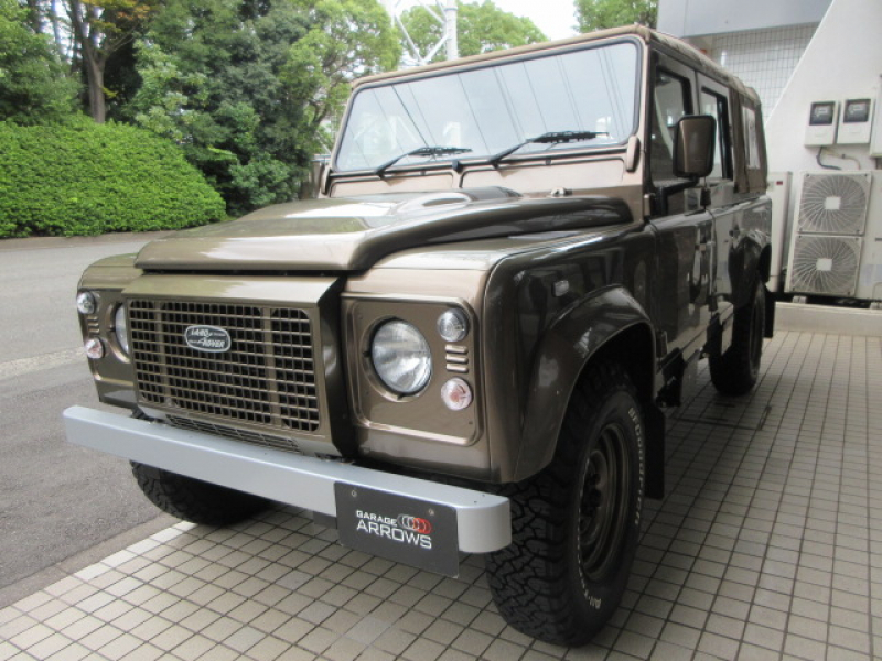 ランドローバー ディフェンダー 110Softtop 2.2Tdci 本革張替 ソフトトップカスタム ヘリテイジカスタム AT換装済 Nox/Pm適合 3ナンバー登録 ブラウン本革シート張替 ブラウンMohair生地幌 新品Wolfstyleスチールホイール同色ペイント ヘリテイジグリル ヘリテイジ白ロゴマッドフラップ フォールディングサイドステップ 並行輸入車 右ハンドル 記録簿付