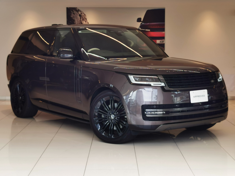 ランドローバー レンジローバー オートバイオグラフィ 4.4L P530 SWB AWD 黒革シート サンルーフ 全席シートヒーター＆クーラー、フロントシートマッサージ 電動サイドステップ MERIDIANサラウンド 23インチアルミホイール クリアサイトインテリアリアビューミラー ワイヤレスデバイスチャージング