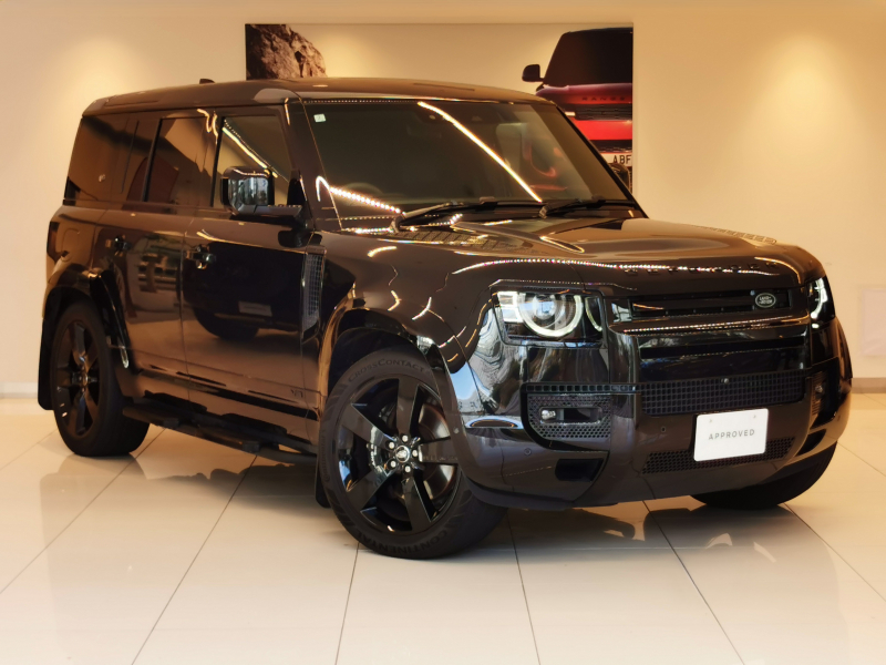 ランドローバー ディフェンダー 110 V8 5.0L P525 AWD 1オーナー 黒革シート サンルーフ フロントシートヒーター＆クーラー、リアシートヒーター MERIDIANサラウンド センターコンソール急速クーラーBOX ブラックエクステリアパック 22インチアルミホイール クリアサイトインテリアリアビューミラー