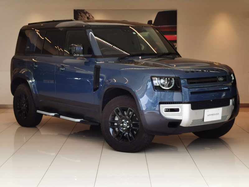 ランドローバー ディフェンダー 110 S 3.0L D300 AWD 1オーナー 黒シート サンルーフ 19インチグロスブラックAW フロントシートヒーター フロントフォグランプ ブラックルーフレール ブラックコントラストルーフ ブラックエクステリアパック