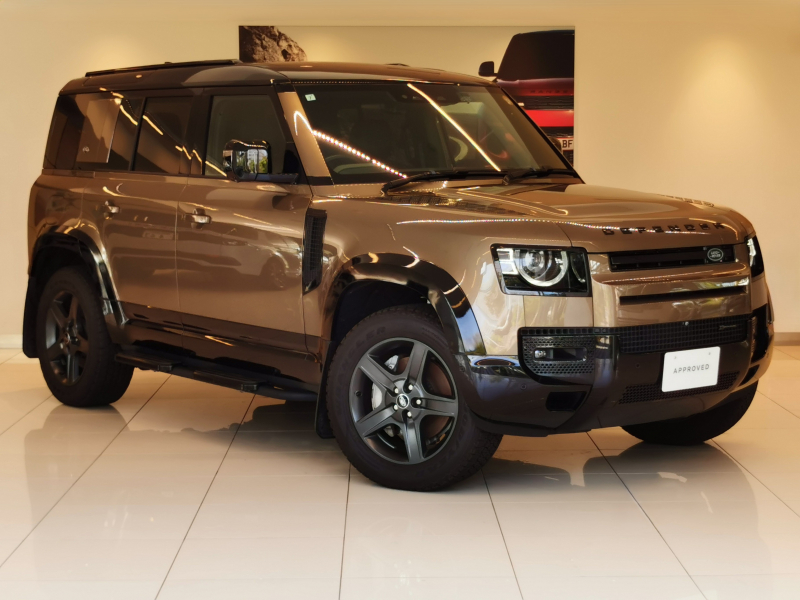 ランドローバー ディフェンダー 110 XダイナミックSE 3.0L D300 AWD 1オーナー カーキ革シート サンルーフ フロントシートヒーター 電子制御エアサスペンション ブラックエクステリアパック フィックスドサイドステップ ワイヤレスデバイスチャージング 電動調整ステアリングコラム