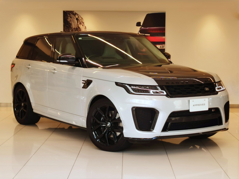 ランドローバー レンジローバーSPORT SVR 5.0L V8S/C P575 AWD グレー革シート サンルーフ フロントシートヒーター＆クーラー、リアシートヒーター カーボンエクステリアパック MERIDIANサウンド センターコンソール急速クーラーBOX ヘッドアップディスプレイ 22インチアルミホイール