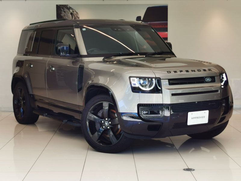 ランドローバー ディフェンダー 110 アーバナイト 3.0L D300 AWD 黒革シート サンルーフ フロントシートヒーター＆クーラー 電子制御エアサスペンション エクステンデッドブラックエクステリアパック フィックスドサイドステップ 22インチアルミホイール センターコンソール急速クーラーBOX