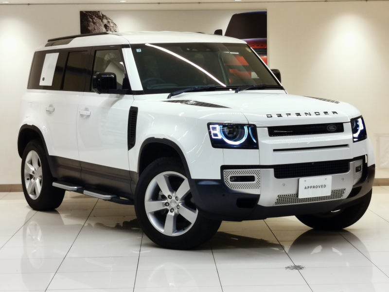 ランドローバー ディフェンダー 110 スタンダード 2.0L P300 AWD 1オーナー 黒シート フィックスドサイドステップ ブラックエクステリアパック 20インチアルミホイール スペアホイールカバー ブラックルーフレール プライバシーガラス フロントフォグランプ